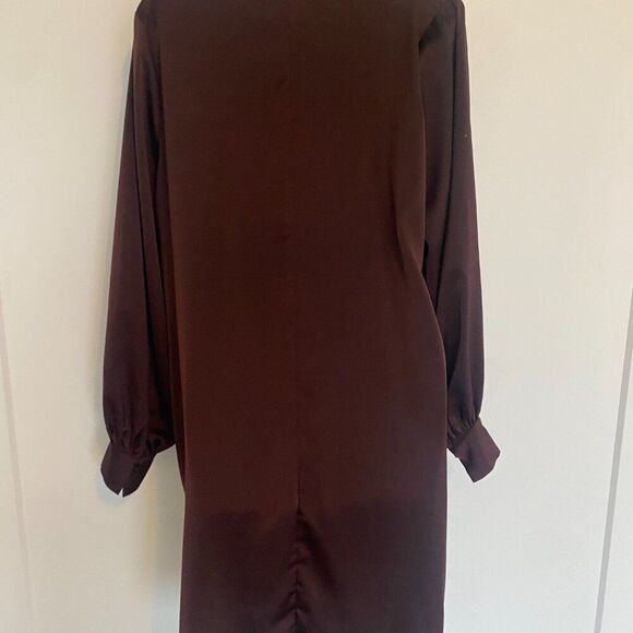 H&M Long‎ Sleeve Burgundy Satin Dress - Picture 2 of 4